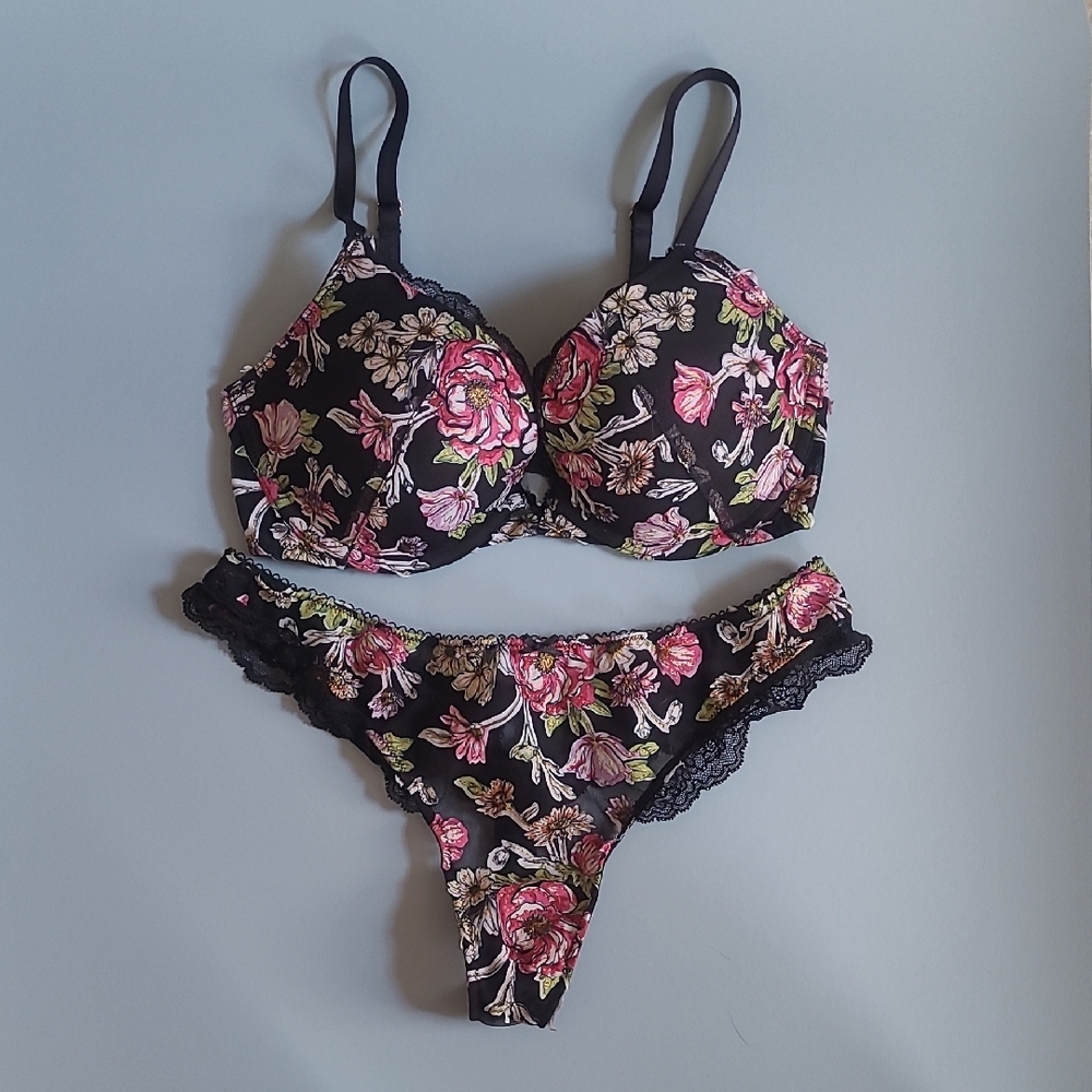 NWOT Victoria's Secret Bra & Thong Set